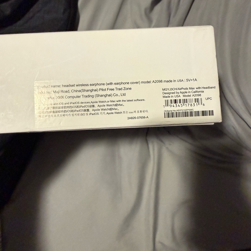 Apple AirPods Max Box w Headphones- White